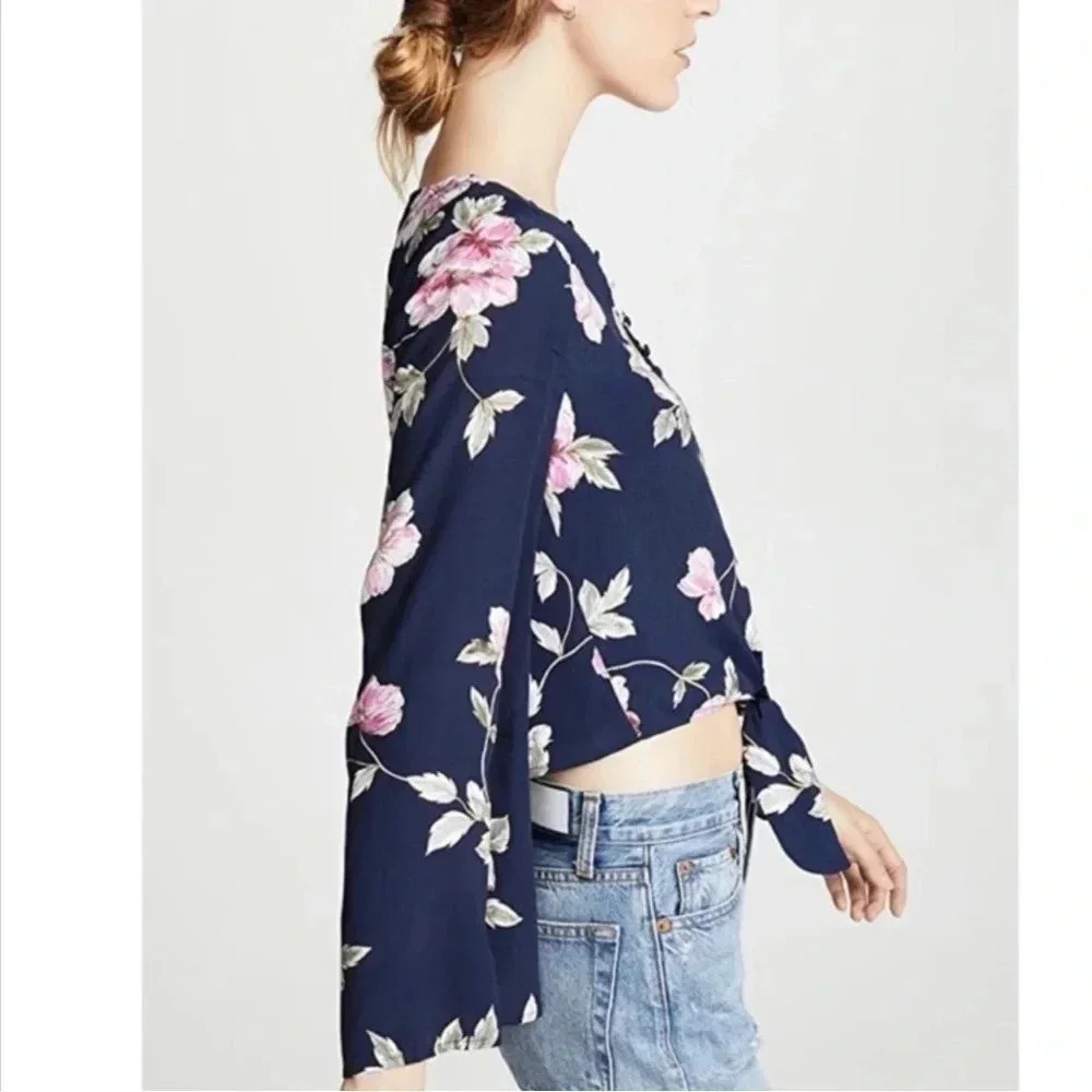 Cupcakes & Cashmere Floral Jerome Bell Sleeve Blouse Size Small - Picture 8 of 11